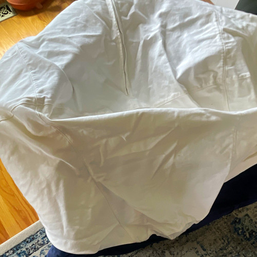 One white tub - one, seat